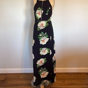 NWT. Zesica Women’s Navy W/Floral Notched Back Side Slit Maxi Dress Size Medium